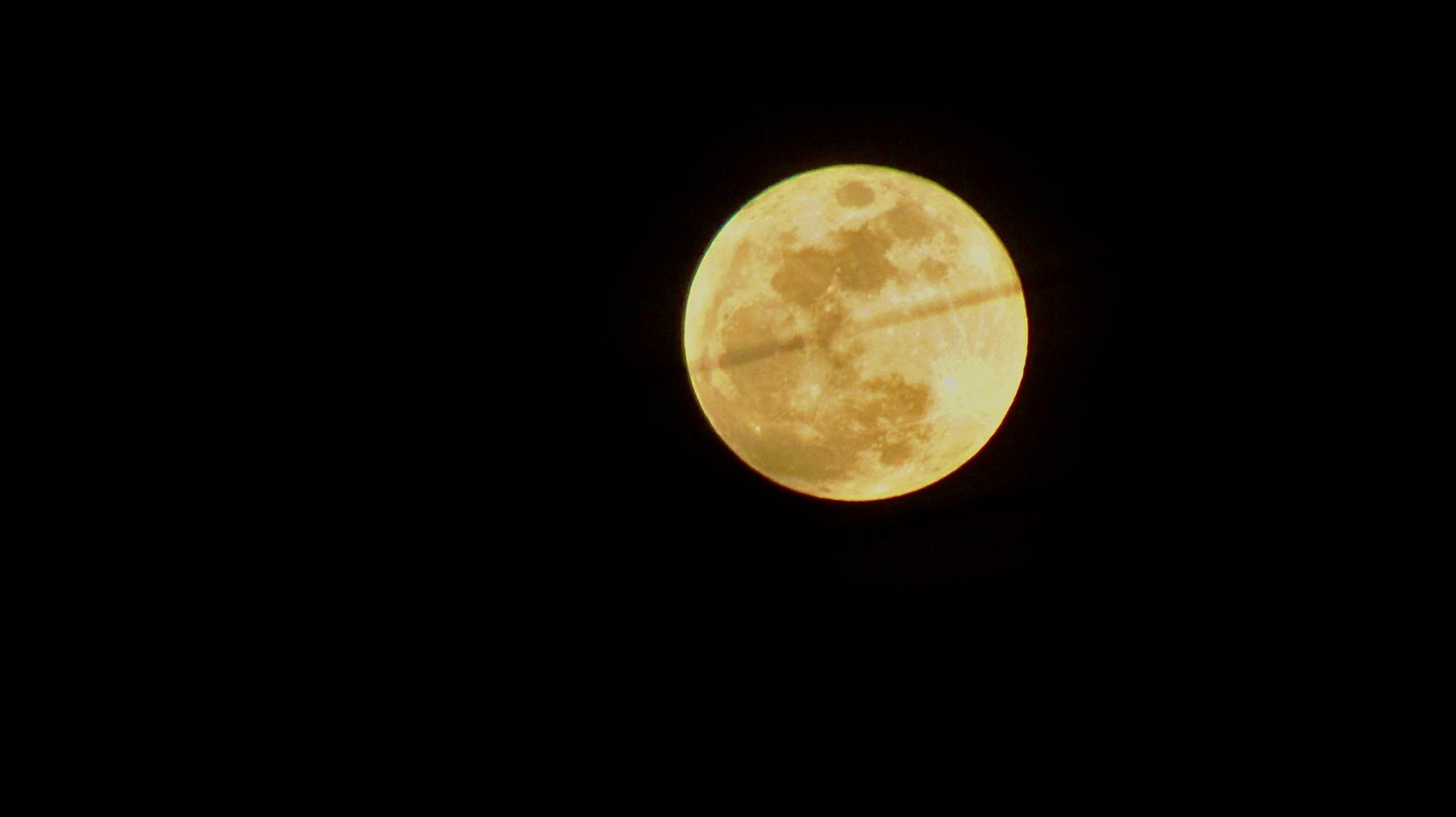 June 2021's Strawberry Moon seen from Central Trinidad (Kameron Achong)