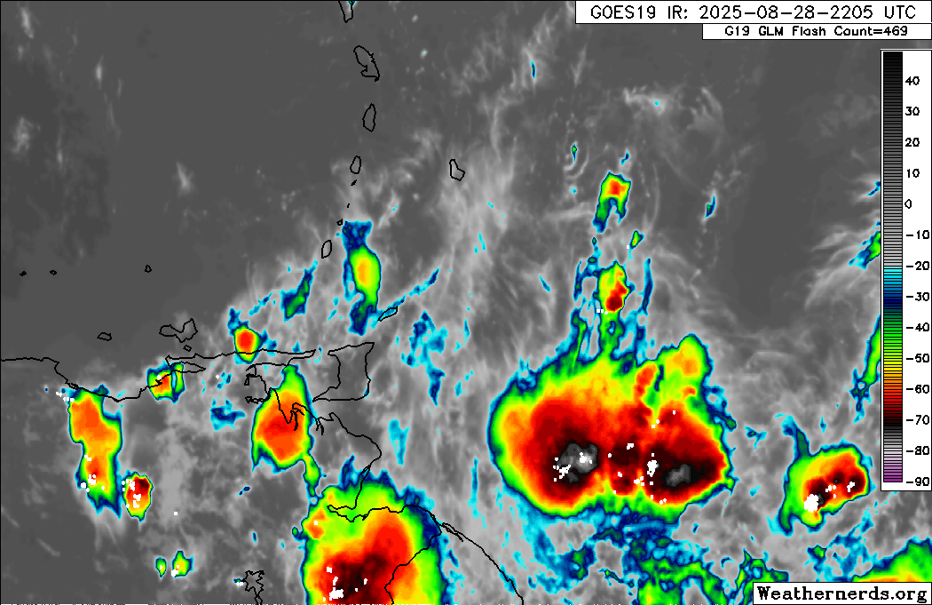 Cluster of thunderstorms approaching Trinidad and Tobago on Thursday evening (Weathernerds.org)